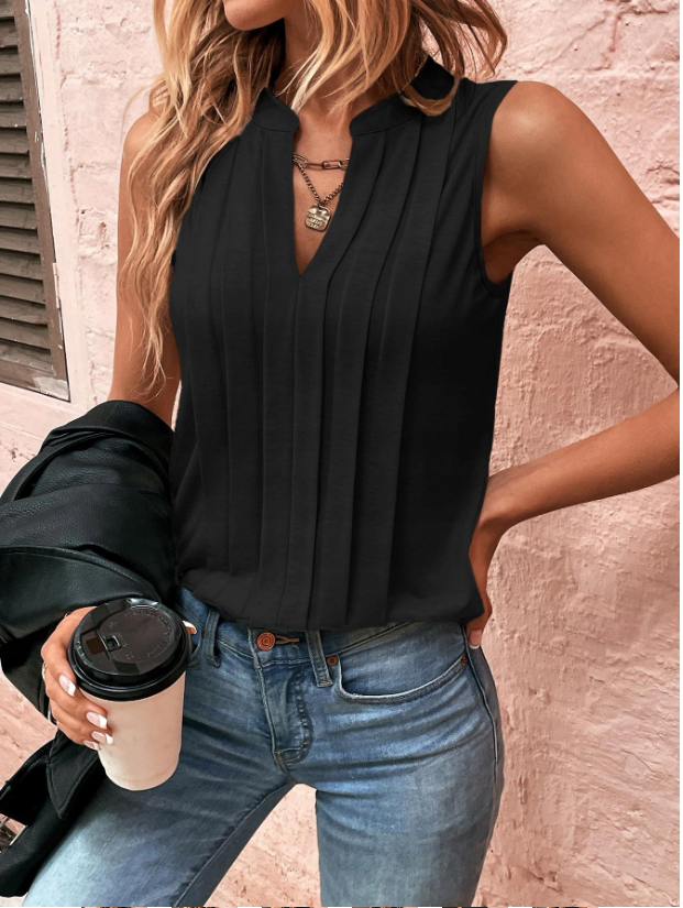 Blusa con cuello en V - Detalle de encaje y diseño de tejido transpirable
