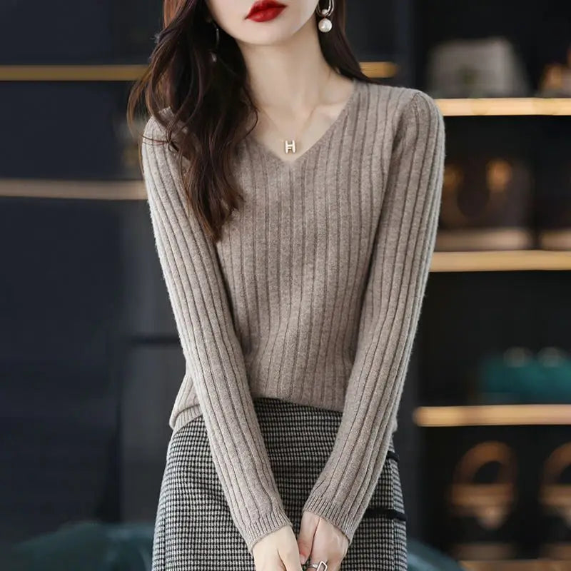 Irene | Jersey de punto con cuello de pico y corte entallado para mujer