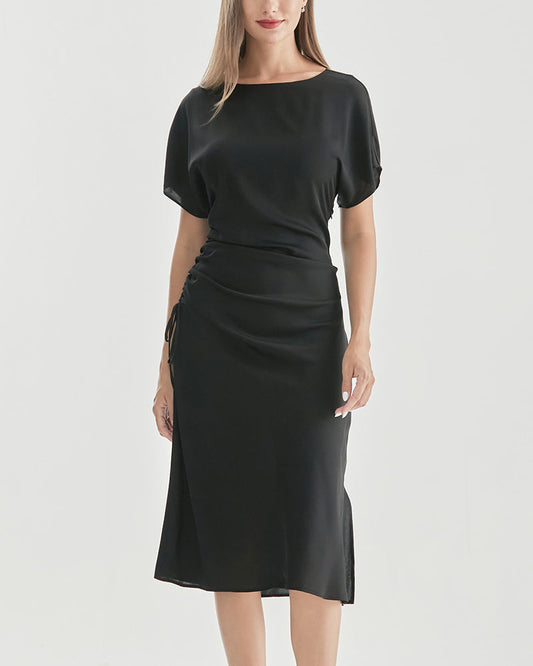 Elegante vestido con mangas cortas y falda plisada para un estilo sofisticado