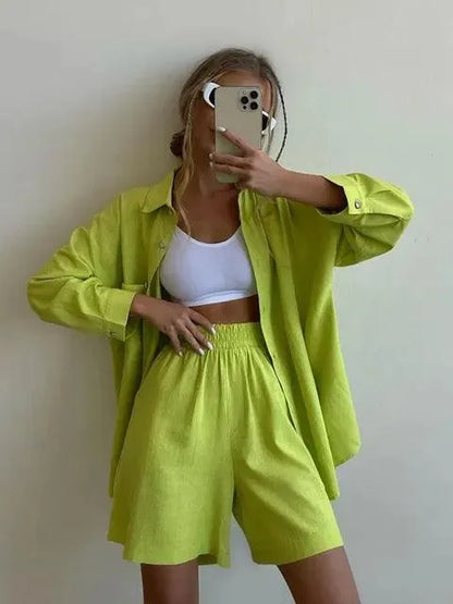 Conjunto de mujer con blusa y pantalón