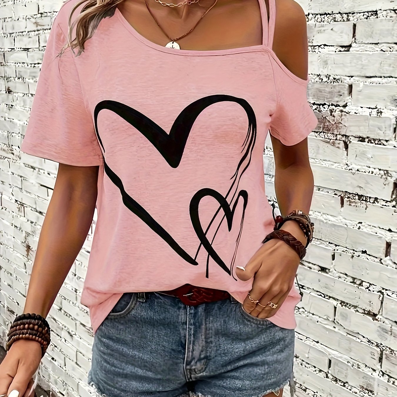Camiseta - Diseño de corazón y hombros fríos
