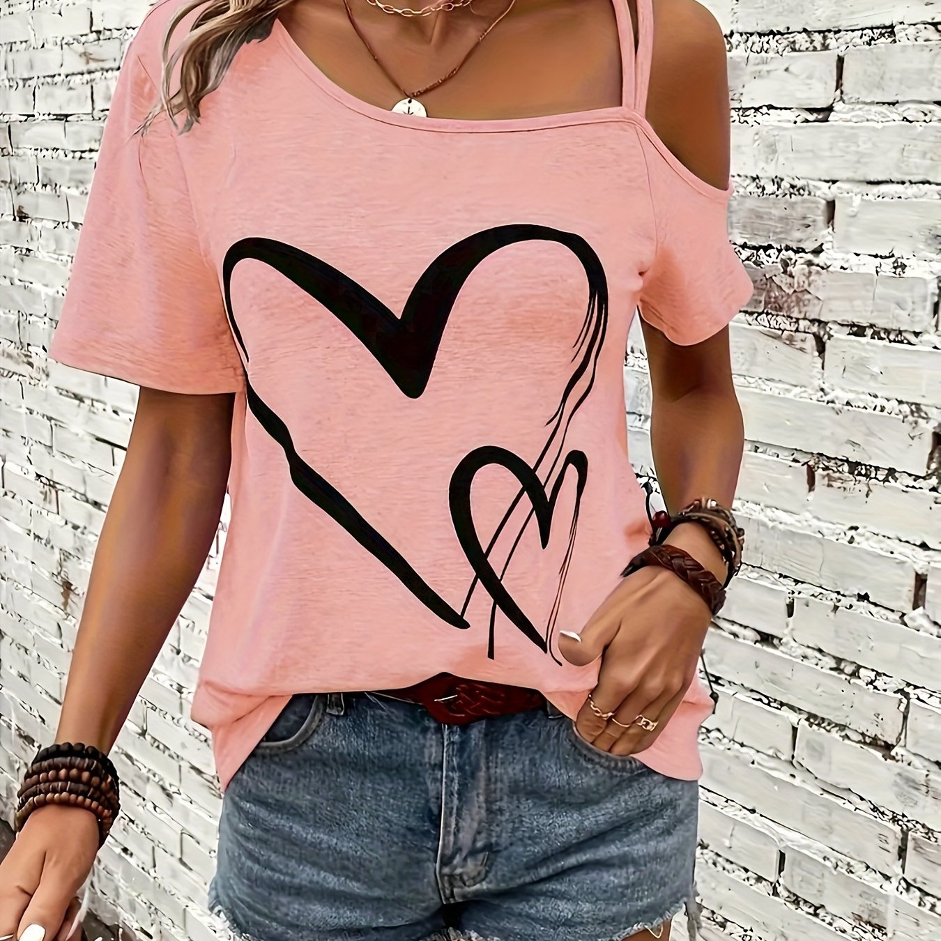 Camiseta - Diseño de corazón y hombros fríos