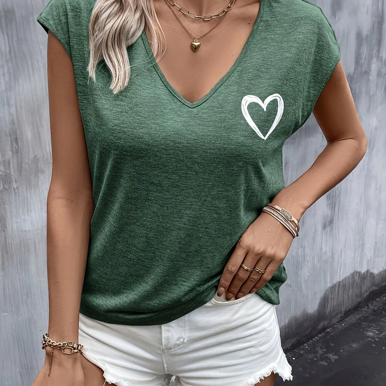 Camiseta con estampado de corazones - Cuello de pico y mangas cortas para mayor comodidad