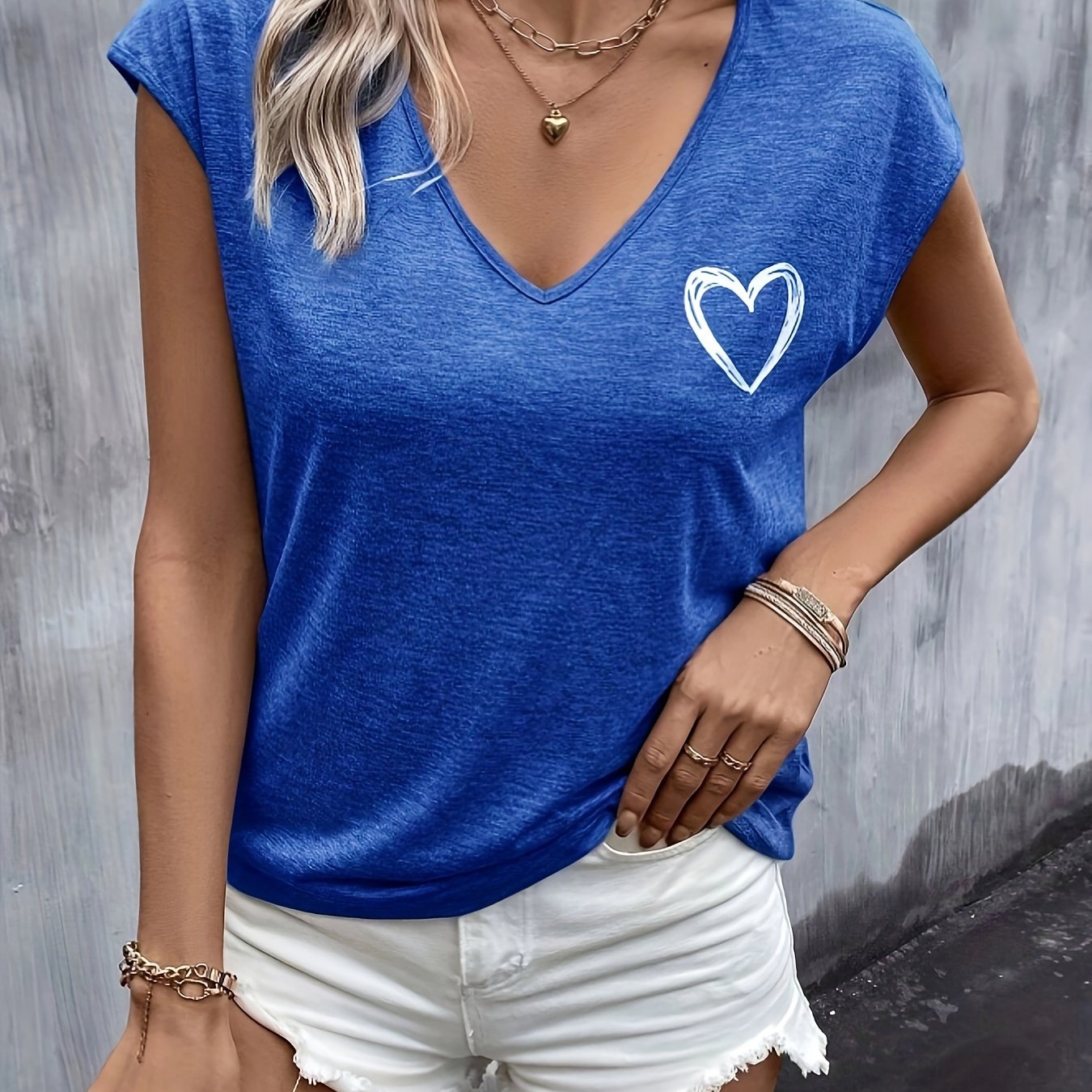 Camiseta con estampado de corazones - Cuello de pico y mangas cortas para mayor comodidad