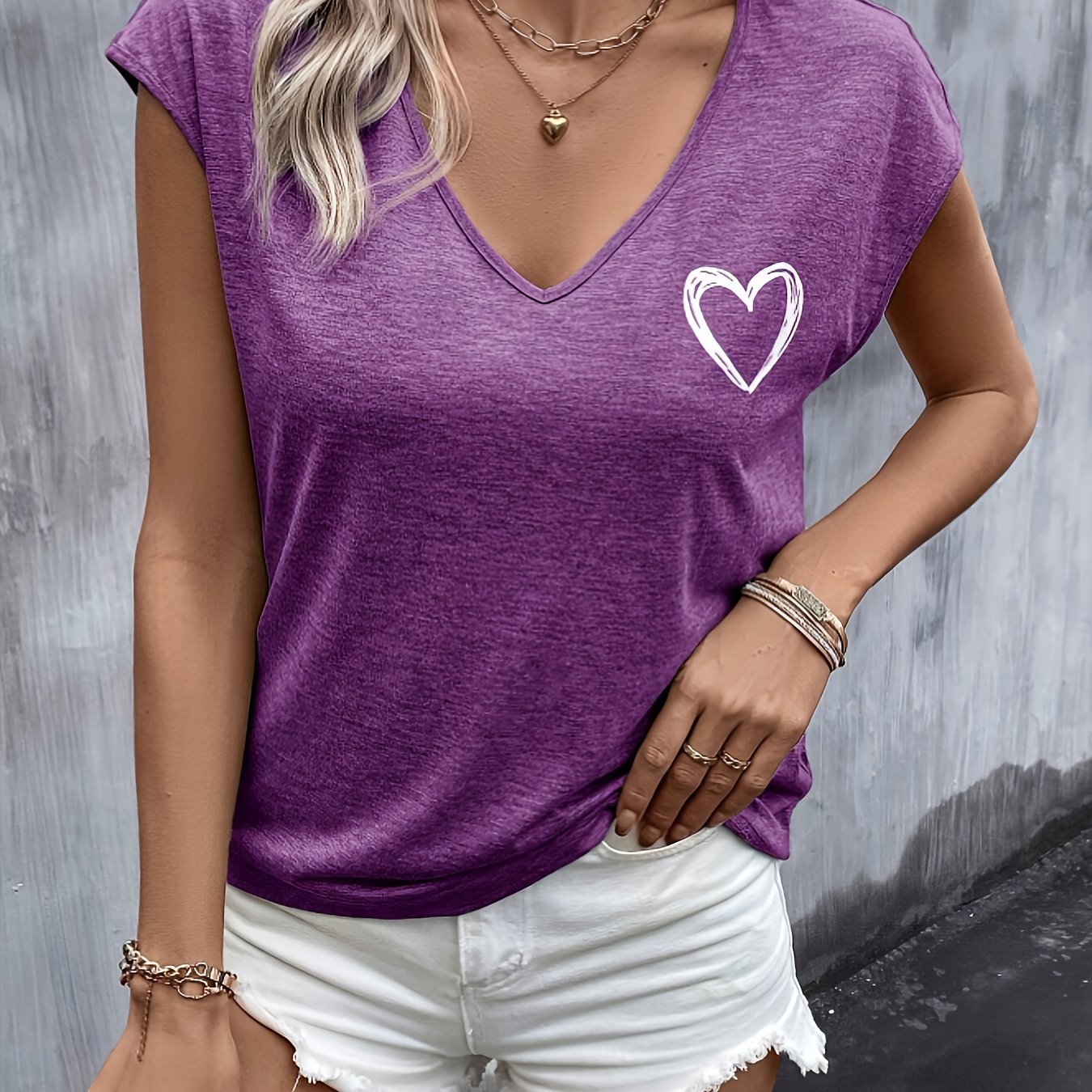 Camiseta con estampado de corazones - Cuello de pico y mangas cortas para mayor comodidad