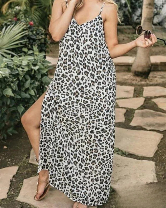 Vestido cuello pico con estampado de leopardo y tirantes finos