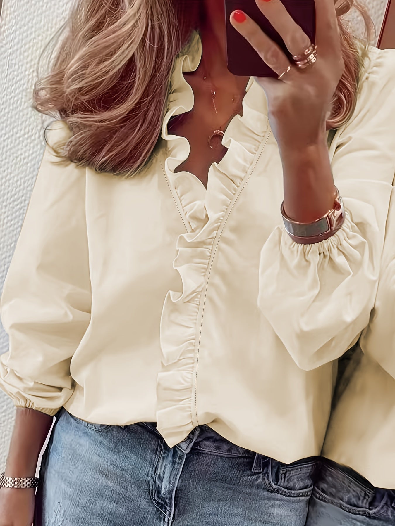 Blusa con cuello en V - ribete ondulado y tejido ligero transpirable