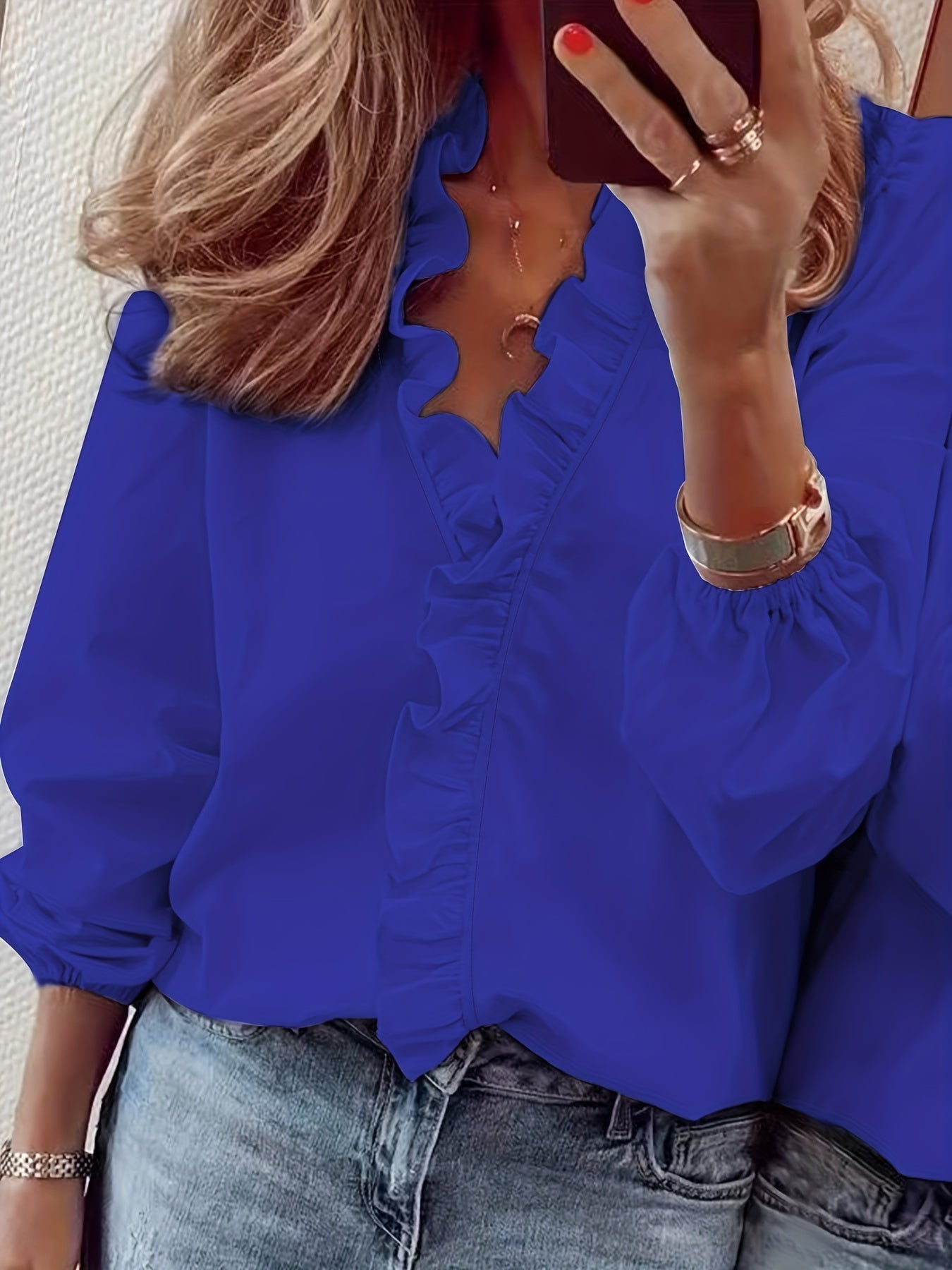 Blusa con cuello en V - ribete ondulado y tejido ligero transpirable