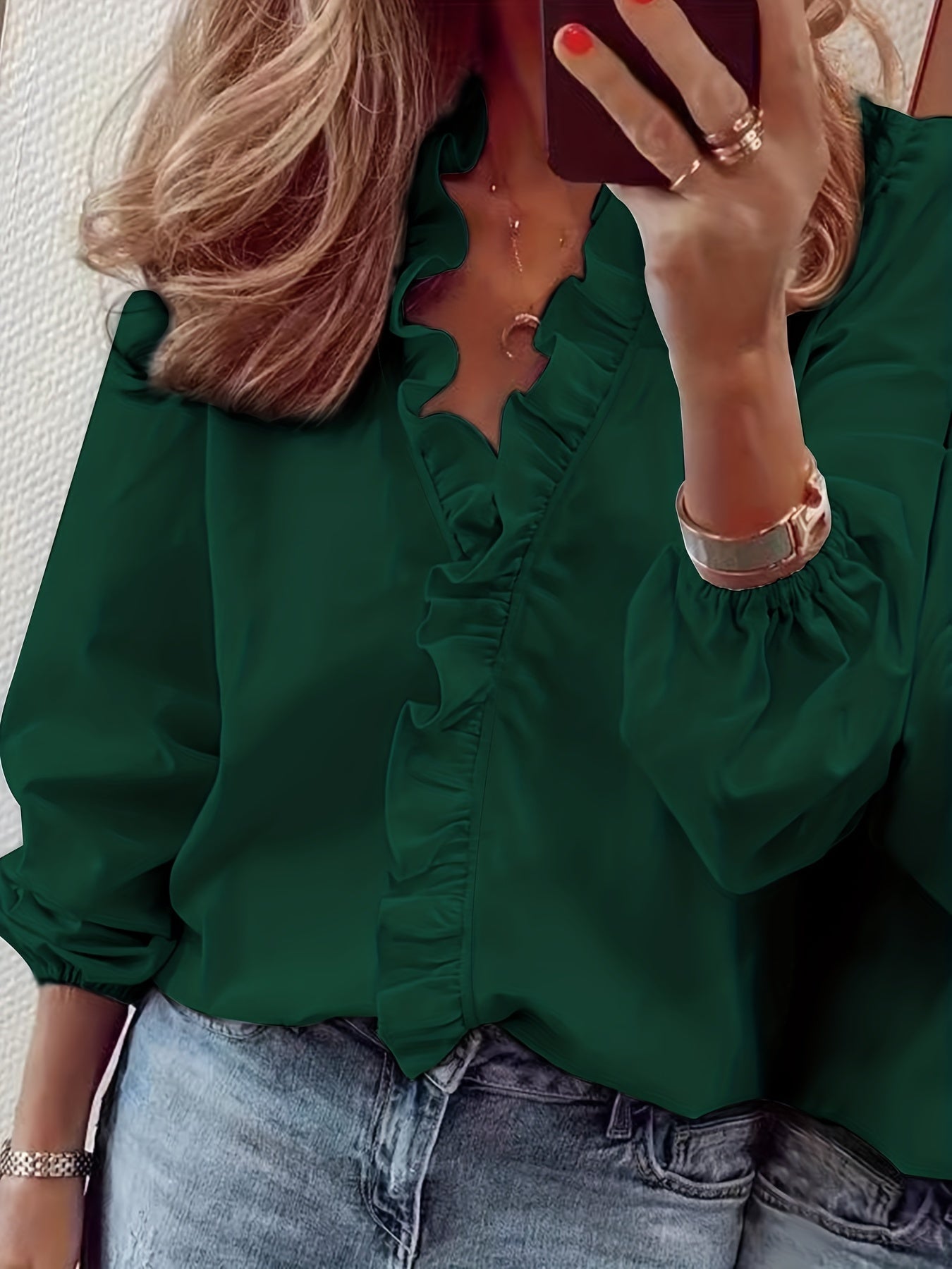 Blusa con cuello en V - ribete ondulado y tejido ligero transpirable