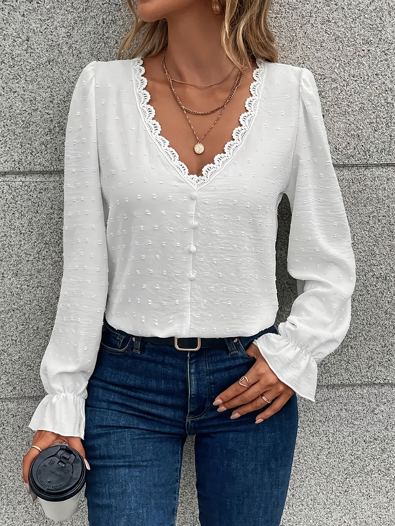 Blusa de manga larga con cuello en V - Cuello de encaje y tejido ligero