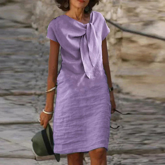 Elegante minivestido entallado con mangas cortas para mujer