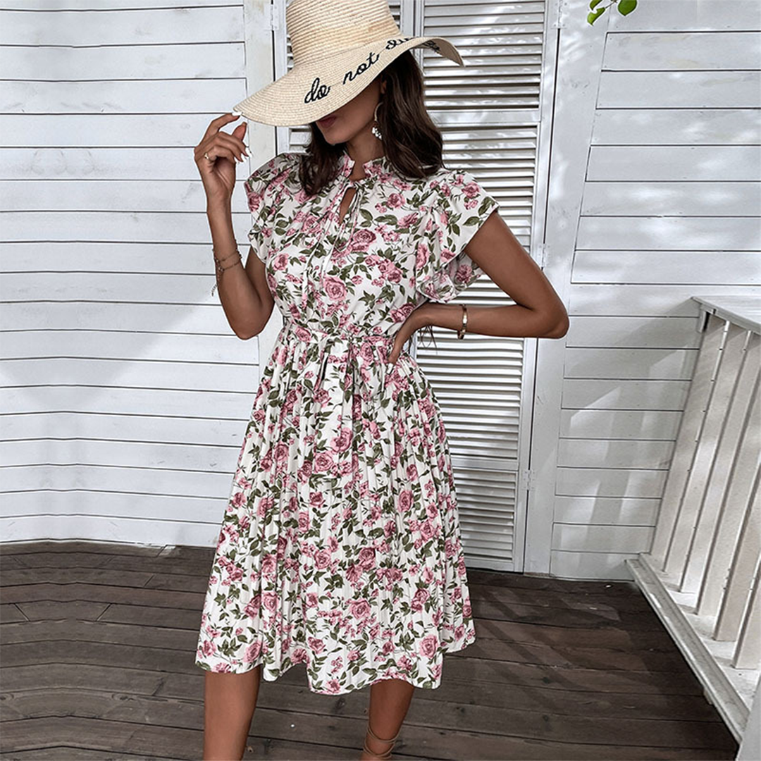 Vestido veraniego brillante con estampado floral