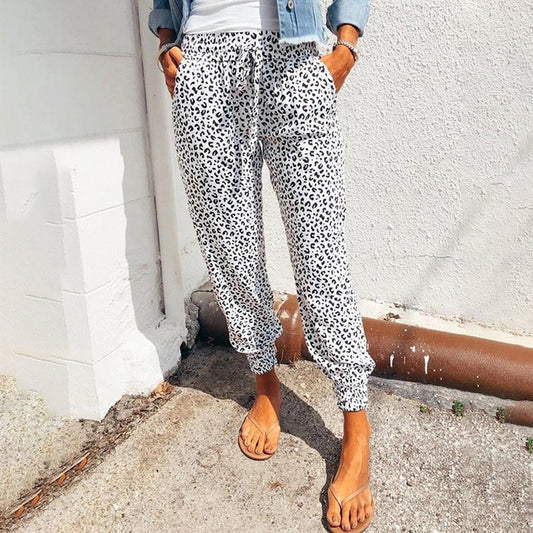 Pantalones con estampado de leopardo