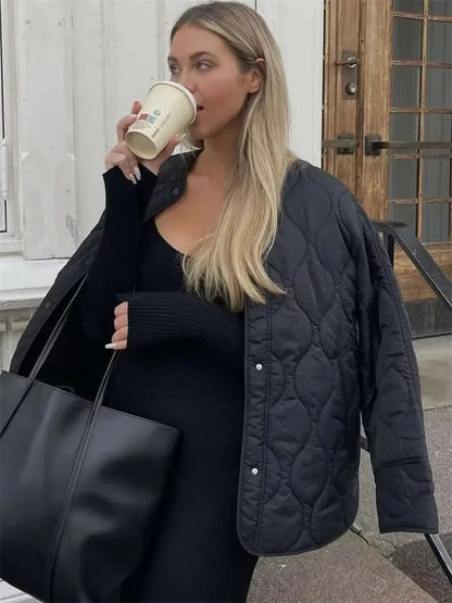 Prendas de abrigo modernas, acogedoras y cálidas para mujer