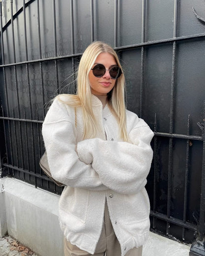 Chaqueta de mujer con bolsillos laterales