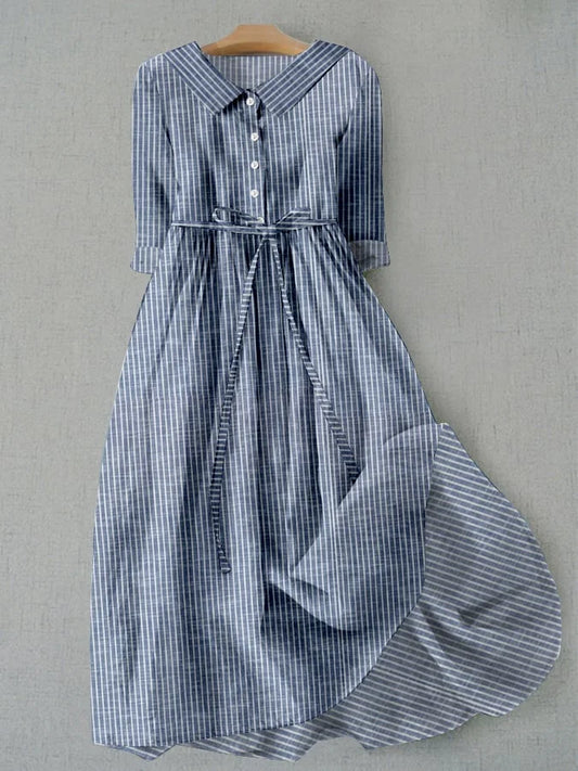 Vestido vintage de rayas y encaje: un encanto atemporal