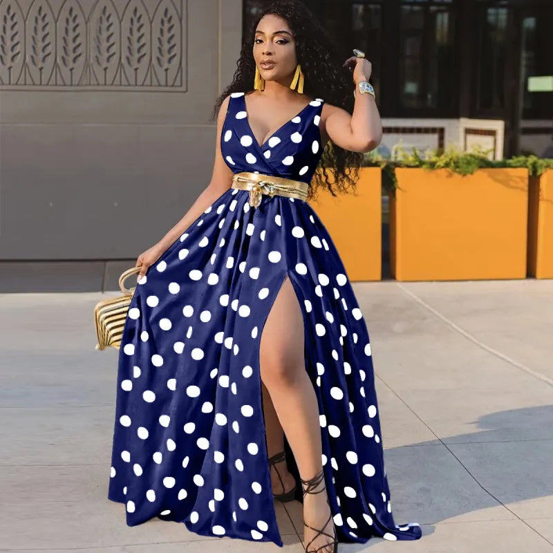 Vestido con escote profundo y espalda abierta con lunares dorados