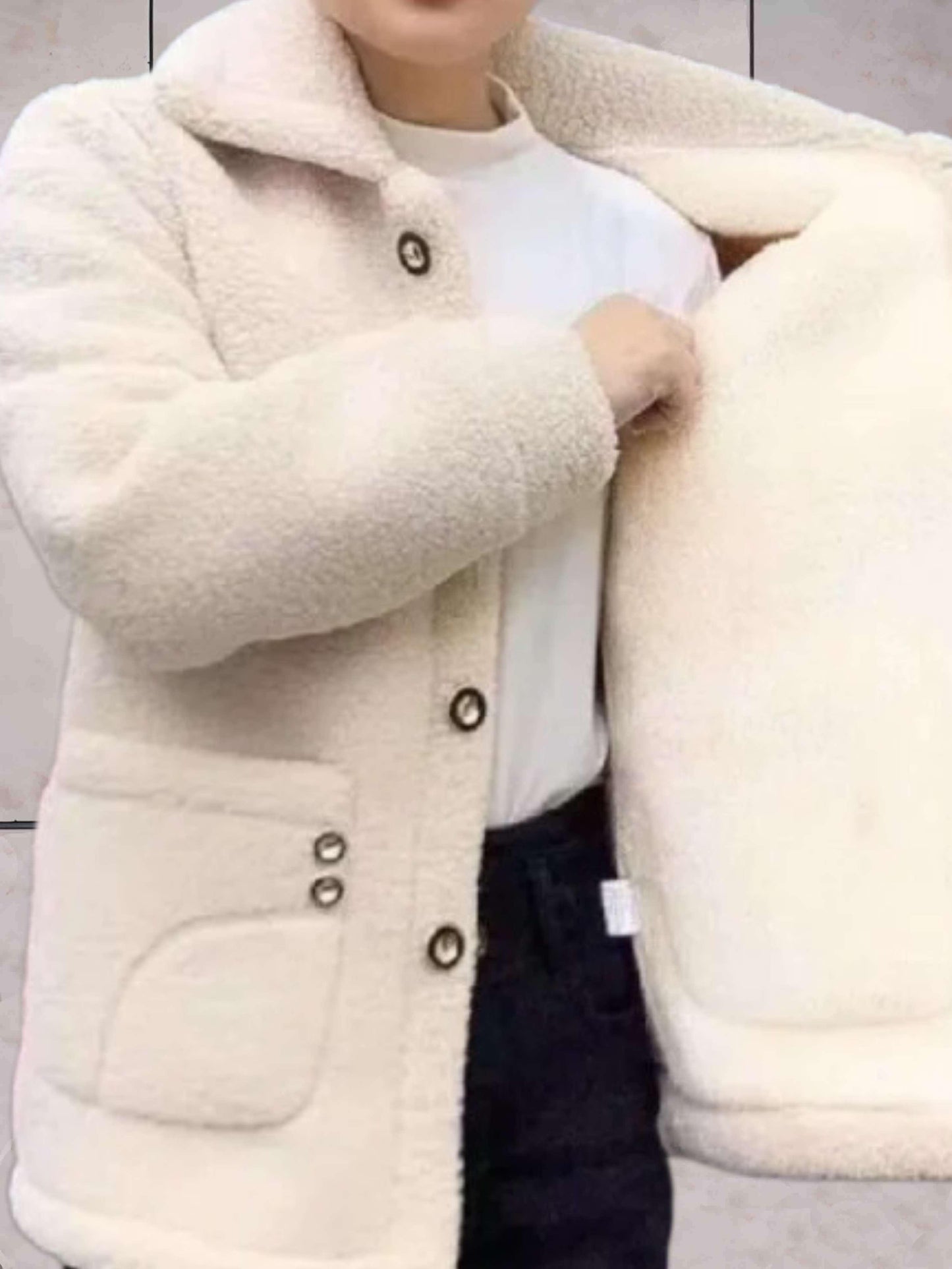 Chaqueta polar de mujer con cuello de polo y cierre de botones