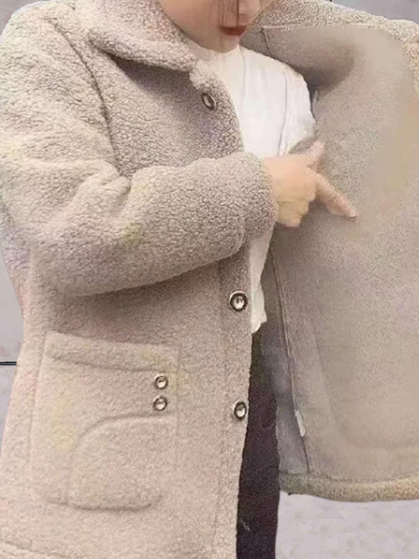 Chaqueta polar de mujer con cuello de polo y cierre de botones