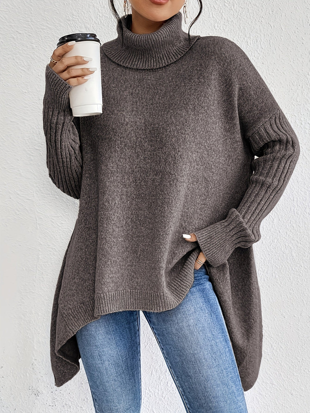 Damski Sweter Oversize z Golfem Asymetryczny Dół