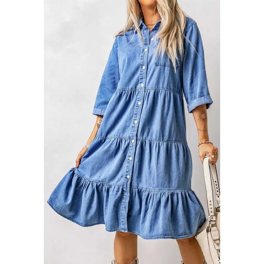 Mini vestido de chambray con volantes y cierre de botón en denim