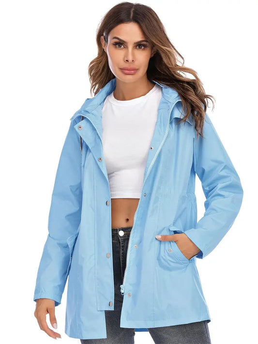 Elegante chubasquero en azul, largo medio con cremallera y capucha para mujer | Ideal para otoño/invierno