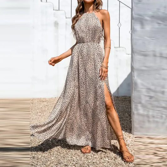 Vestido de verano con estampado de leopardo y corte en la pierna