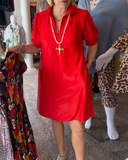 Vestido con solapas y mangas abullonadas