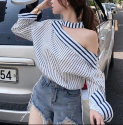 Mia - Elegante camiseta de rayas con hombros descubiertos