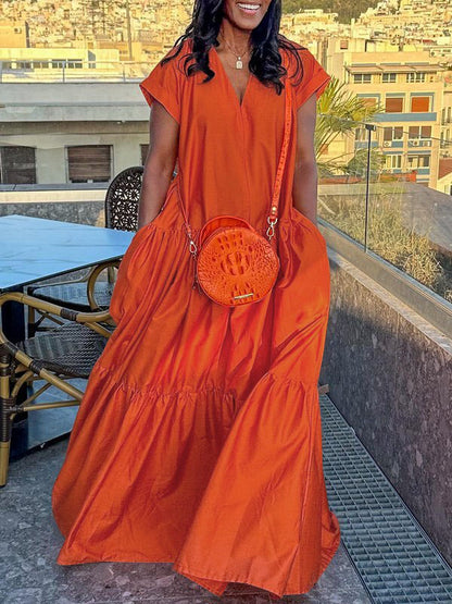 Vestido largo fluido con escote en V, pliegues y bolsillos de puntada