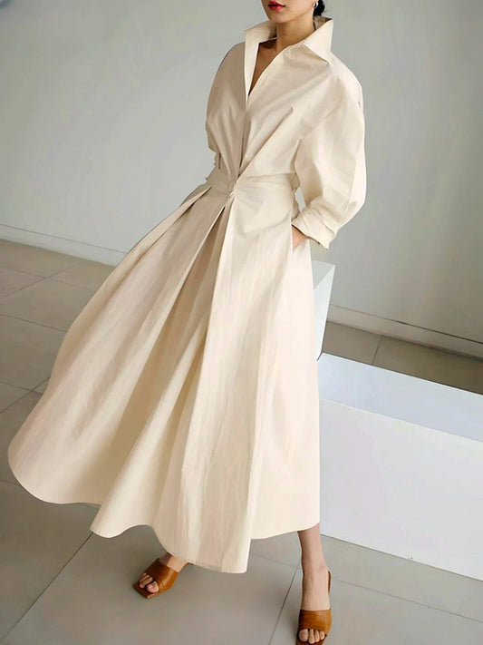Vestido largo con elegantes solapas y mangas largas de estilo sofisticado