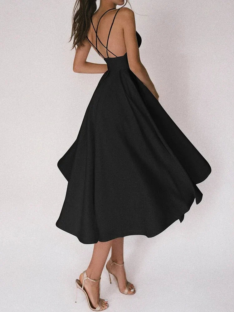 Elegante vestido strapless con escote en V