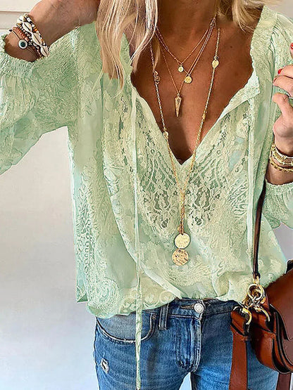 Raya - blusa de gasa y encaje con cuello de pico