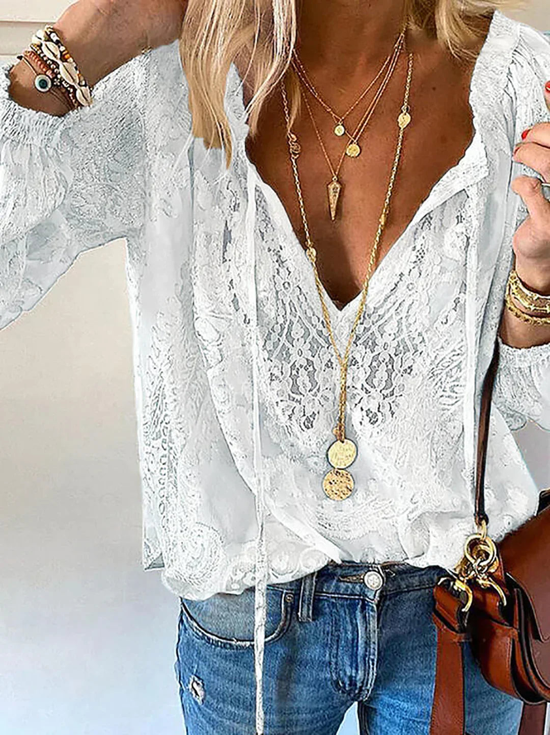 Raya - blusa de gasa y encaje con cuello de pico