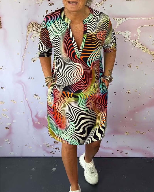 Vestido moderno con escote en V en estilo atemporal