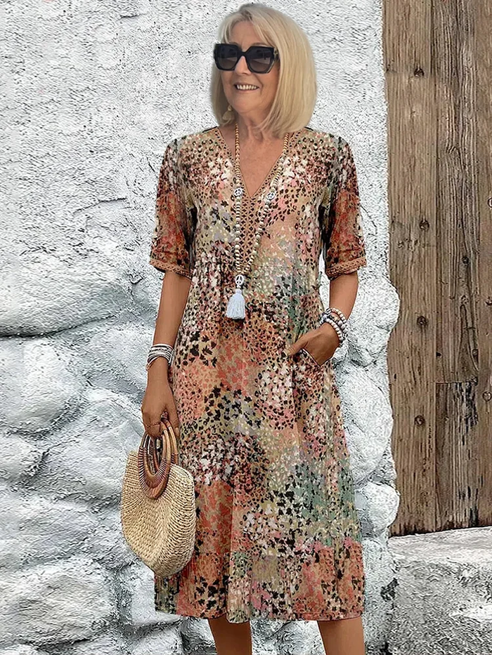 Vestido semilargo de diseño llamativo y estilo moderno