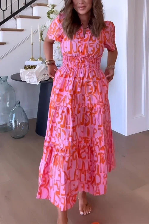 Vestido acampanado con estampado abstracto y volantes en la cintura