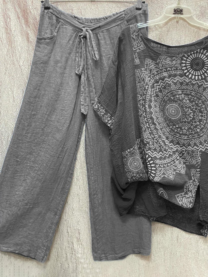 Conjunto de dos piezas con estampado bohemio gratis