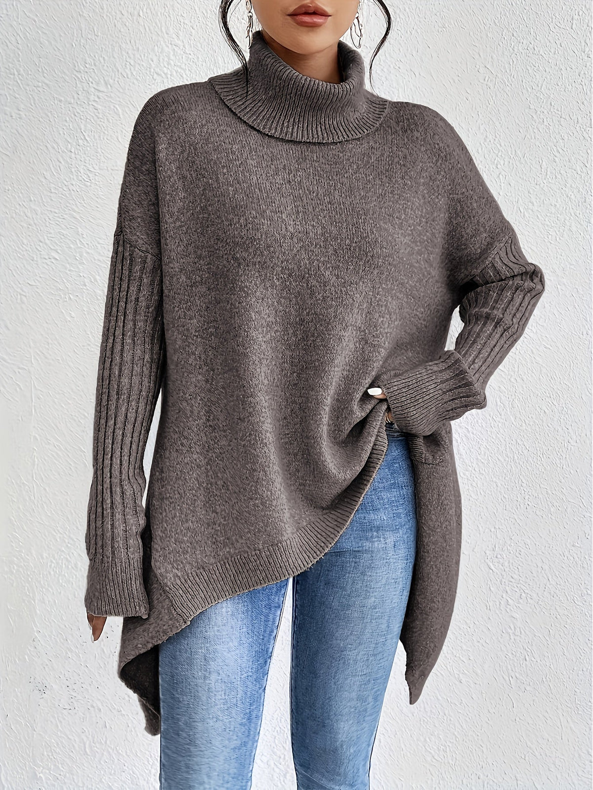 Damski Sweter Oversize z Golfem Asymetryczny Dół