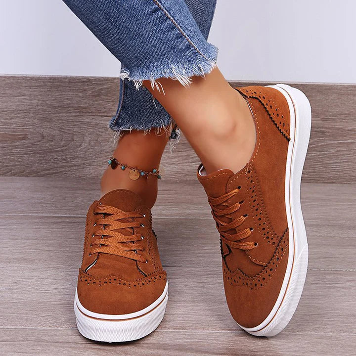 Elegantes zapatillas con cordones y suela plana