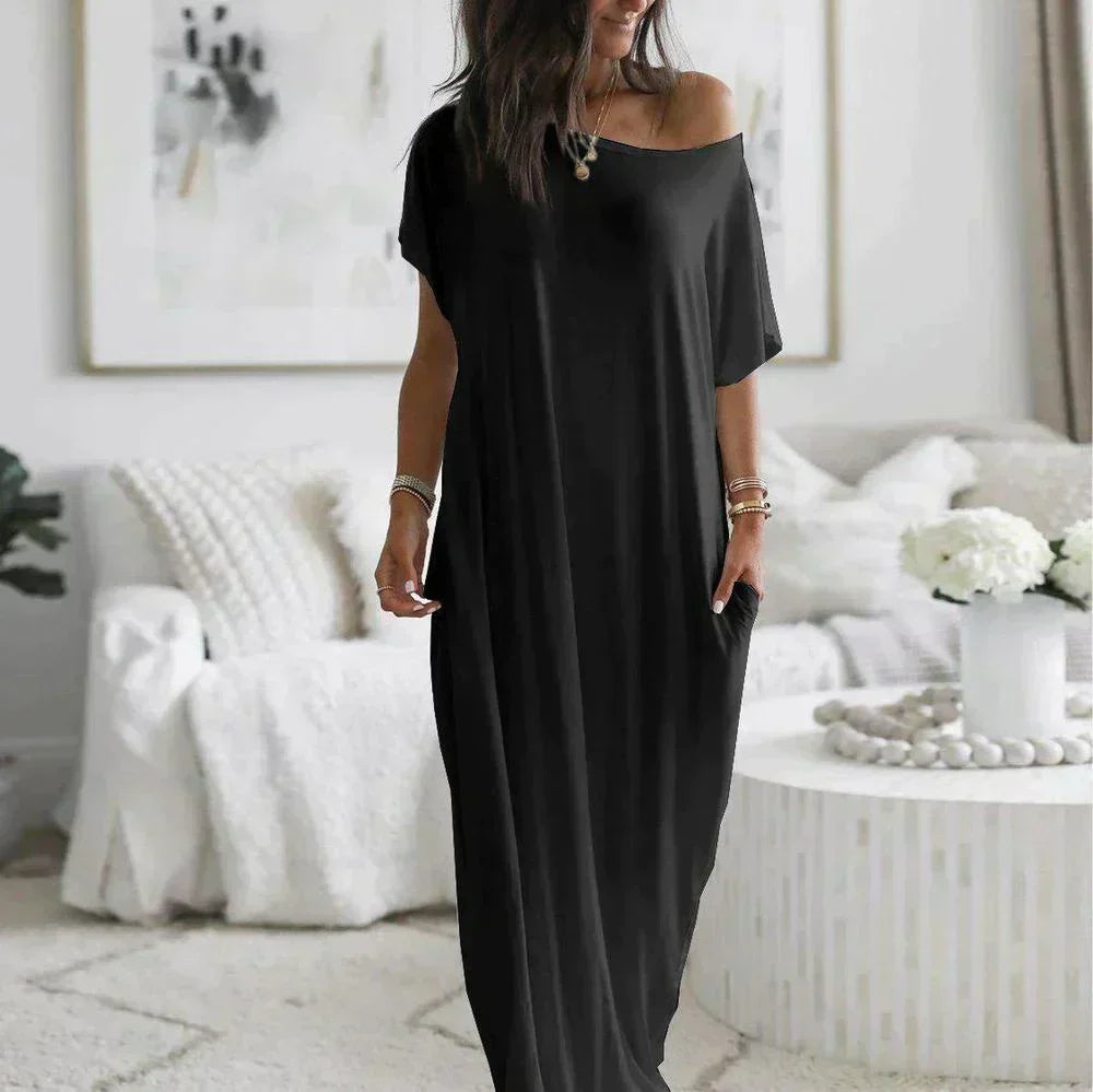 Elegancia sin esfuerzo en un maxi vestido camiseta