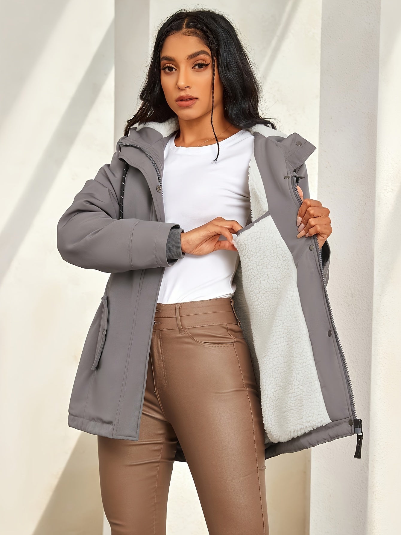 Chaqueta casual de invierno gris con capucha forrada de piel sintética para mujer | Ideal para otoño/invierno