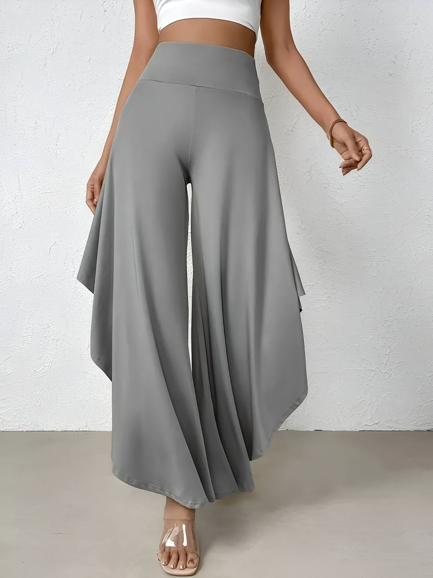 Pantalones anchos con camisa asimétrica