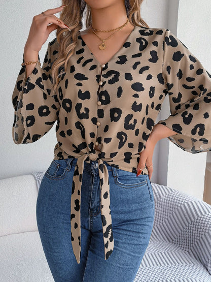 Elena - Elegante blusa de mujer con botones de leopardo
