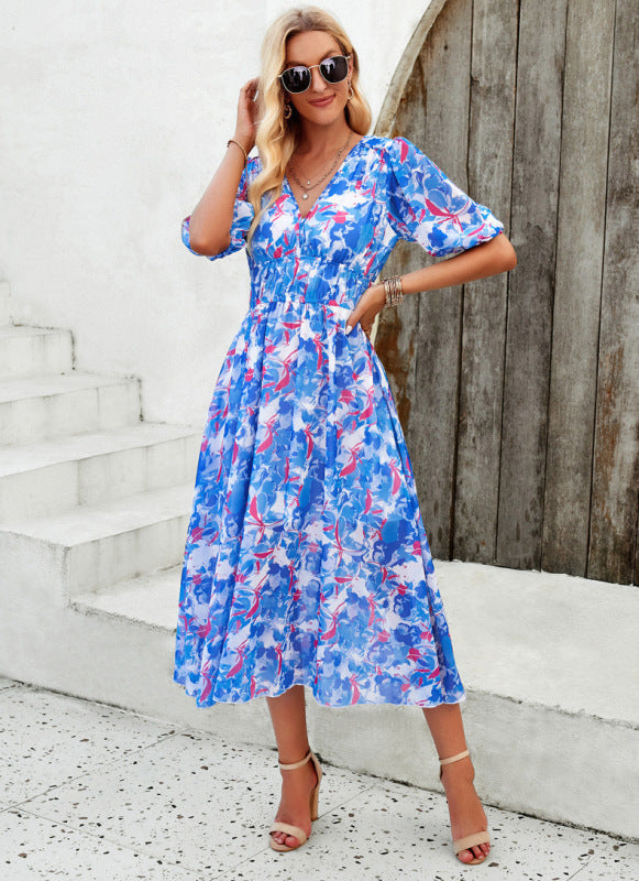 Elegante vestido largo con escote en V y sutil estampado