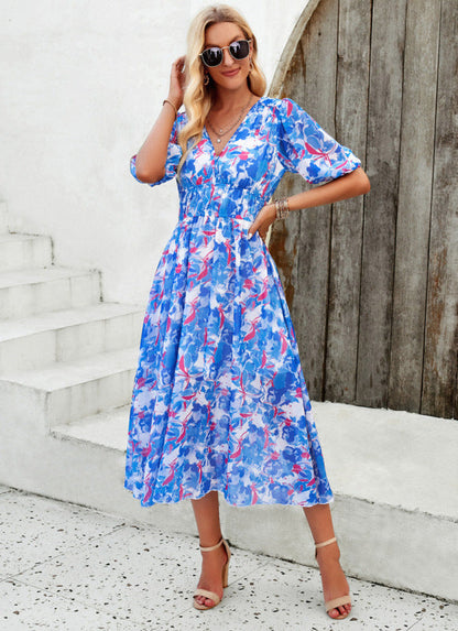 Elegante vestido largo con escote en V y sutil estampado