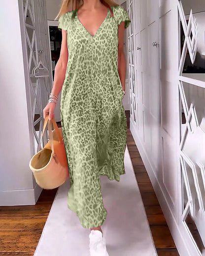 Vestido de verano colorido con cuello en V y mangas cortas