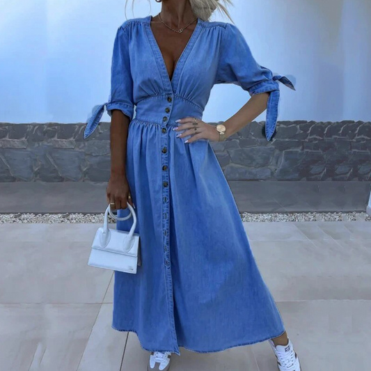 Vestido moderno con escote en V y cierre de botones