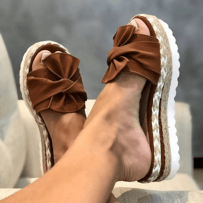 Sandalias Kamiyah | Sandalias de verano con tacón de cuña tejido y detalle de lazo