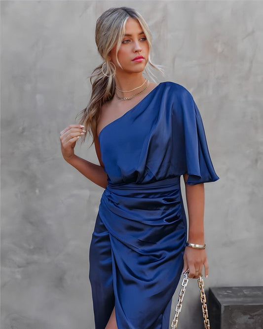 Elegante vestido asimétrico